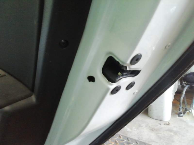 CERRADURA PUERTA TRASERA DERECHA 