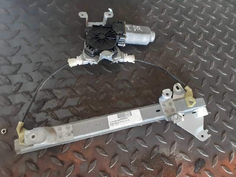 ELEVALUNAS TRASERO DERECHO 402190A P119767B 82700JD400