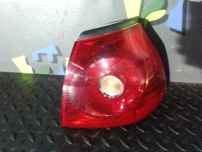 PILOTO TRASERO DERECHO 1K6945096AA 
