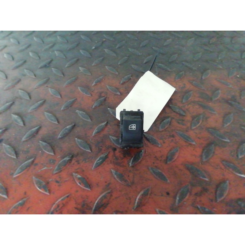 Recambio de mando elevalunas trasero derecho para renault megane iii sport tourer expression referencia OEM IAM 254010003R  