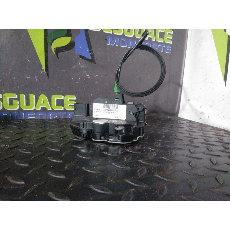 Recambio de cerradura puerta trasera derecha para opel astra j sports tourer sport referencia OEM IAM 3023880  