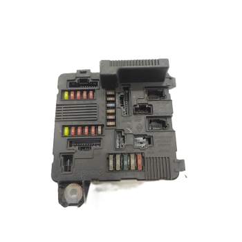 CAJA RELES / FUSIBLES 8200306033A 