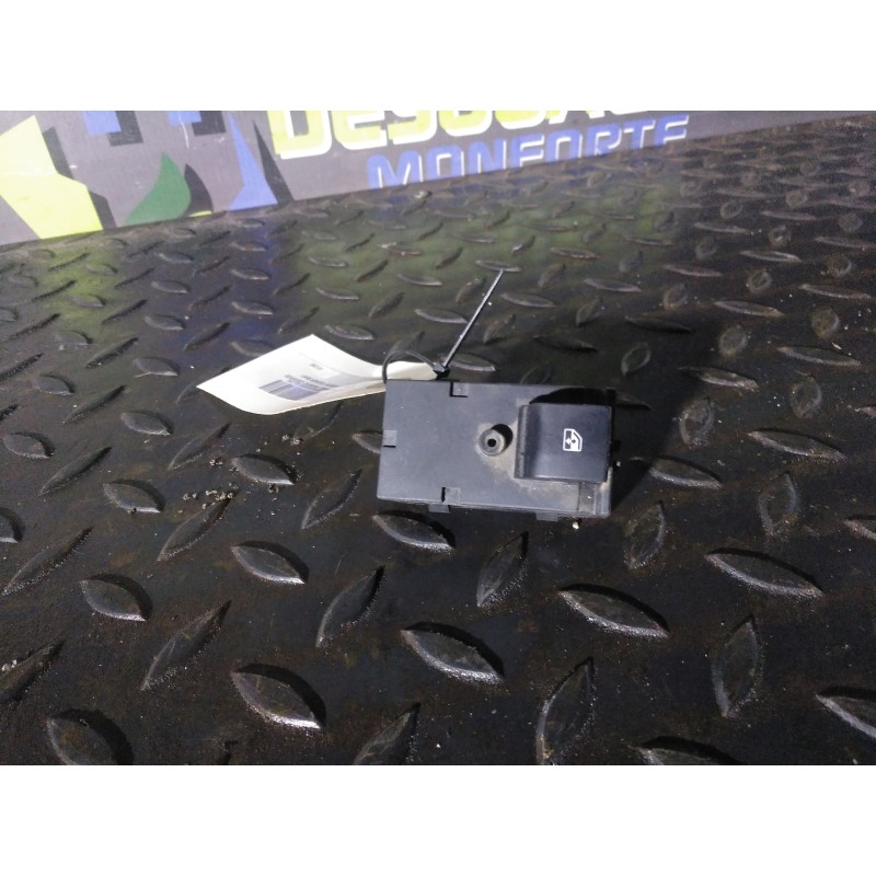 Recambio de mando elevalunas trasero izquierdo para opel astra j sports tourer sport referencia OEM IAM 13301888  