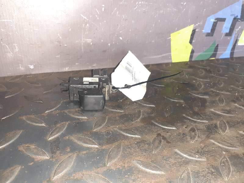 MANDO ELEVALUNAS TRASERO DERECHO 25411JD000 1769 