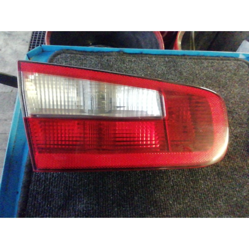 Recambio de piloto trasero derecho interior para renault laguna ii (bg0) expression referencia OEM IAM 8200002475  