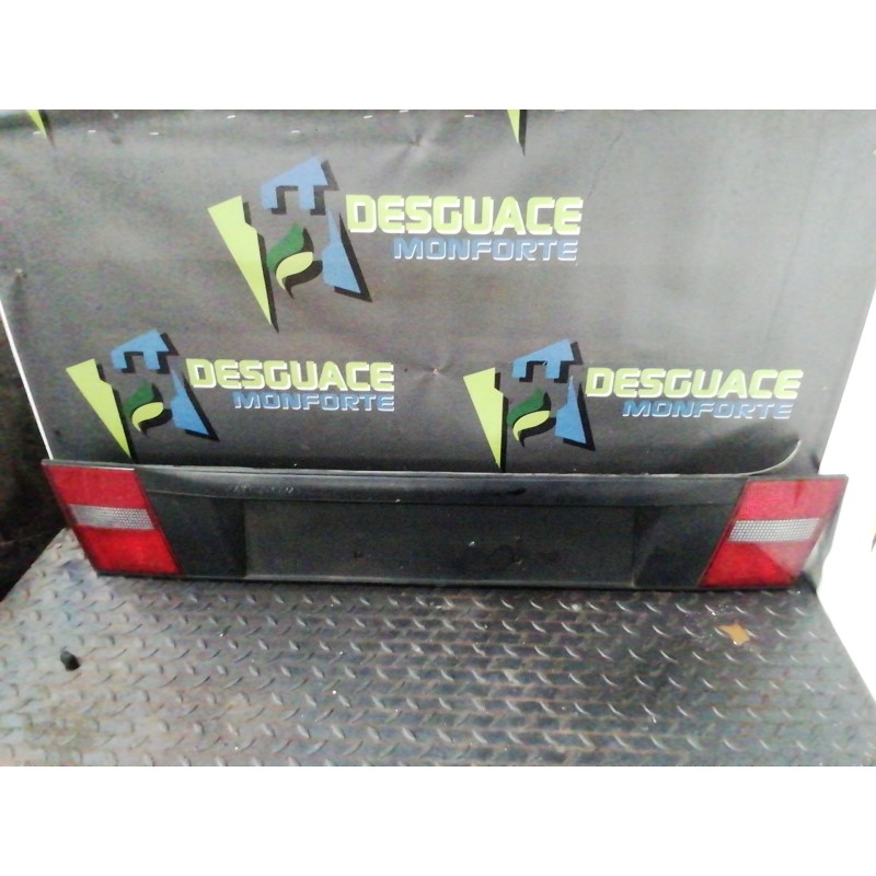 Recambio de piloto trasero central para lancia delta 1.8 cat referencia OEM IAM 82468  