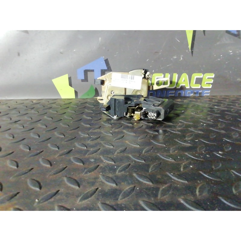 Recambio de cerradura puerta delantera derecha para bmw serie 3 berlina (e36) 325tds referencia OEM IAM 67111387726  