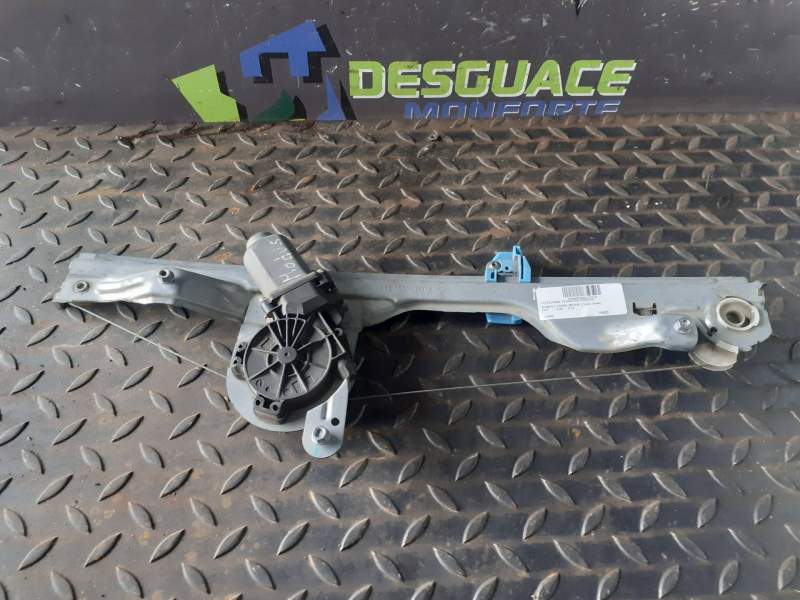 ELEVALUNAS DELANTERO DERECHO 118242 