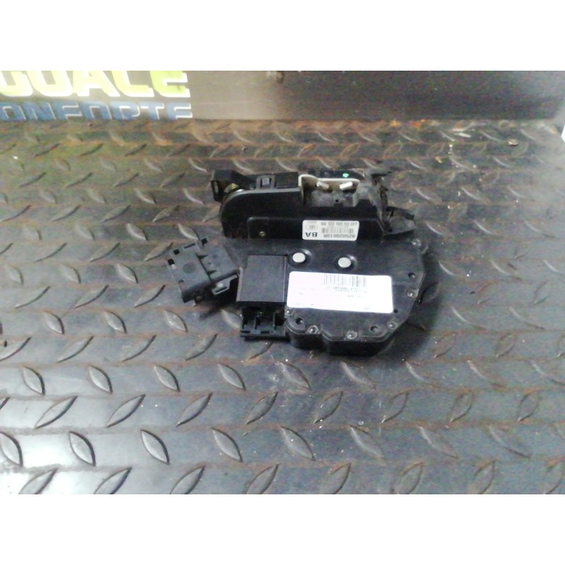 Recambio de cerradura puerta trasera derecha para renault latitude 2.0 dci diesel fap referencia OEM IAM 825020013R  