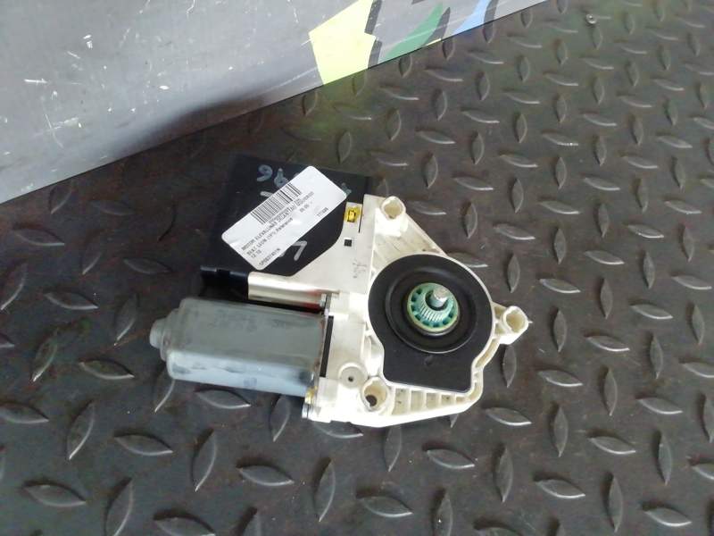 MOTOR ELEVALUNAS DELANTERO IZQUIERDO 1P0837401N 1T0959701AG 