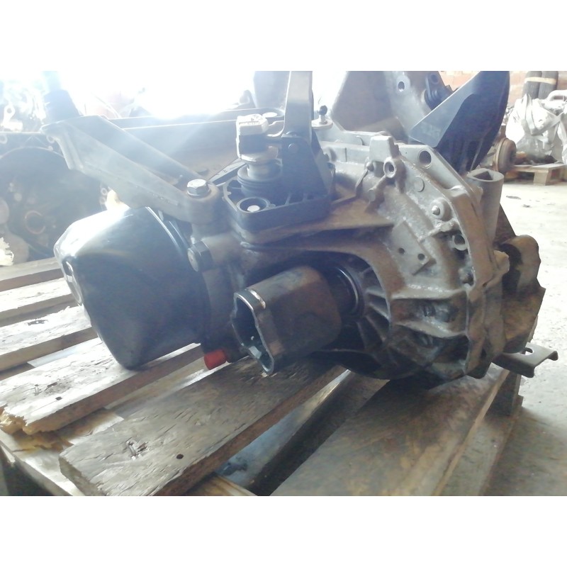 Recambio de caja cambios para renault clio iii confort dynamique referencia OEM IAM 8200284803  