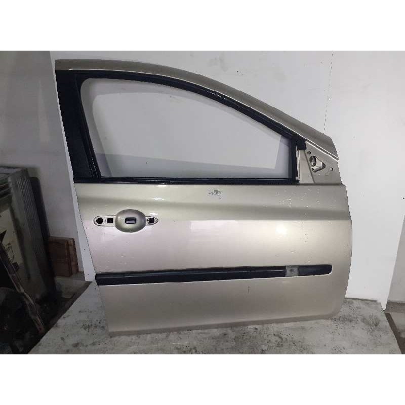 Recambio de puerta delantera derecha para renault clio iii confort dynamique referencia OEM IAM 7751478625  