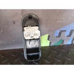 Recambio de mando elevalunas delantero izquierdo para renault clio iii confort dynamique referencia OEM IAM 8200356519  