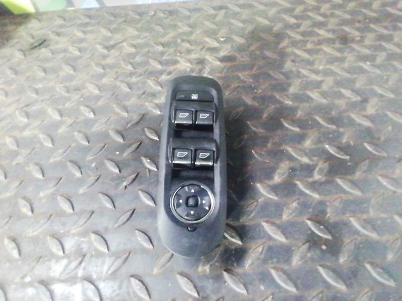 MANDO ELEVALUNAS DELANTERO IZQUIERDO 7S7T14A132BC 