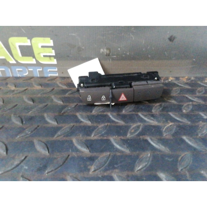 Recambio de warning para opel insignia berlina essentia referencia OEM IAM 13271928 GF8252 