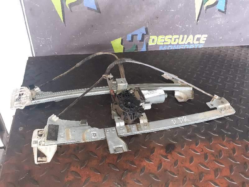 ELEVALUNAS DELANTERO DERECHO 0130821762 
