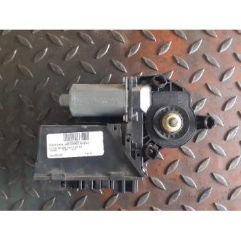 MOTOR ELEVALUNAS TRASERO DERECHO 8E0959802A 105849108 0130821766