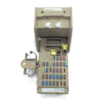 CAJA RELES / FUSIBLES 82201FG010 