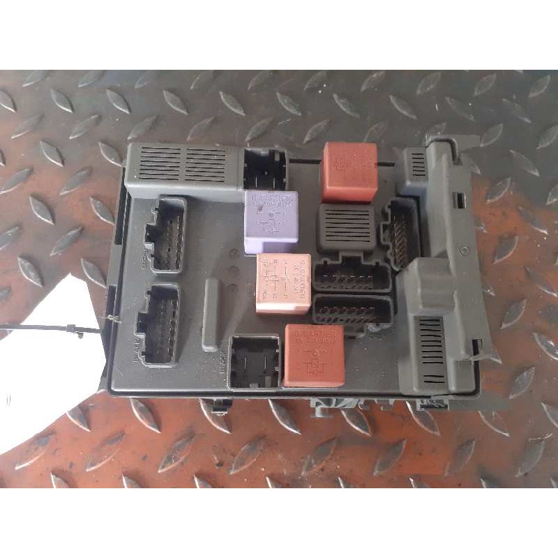 Recambio de caja reles / fusibles para renault laguna ii (bg0) confort authentique referencia OEM IAM 8200371614  