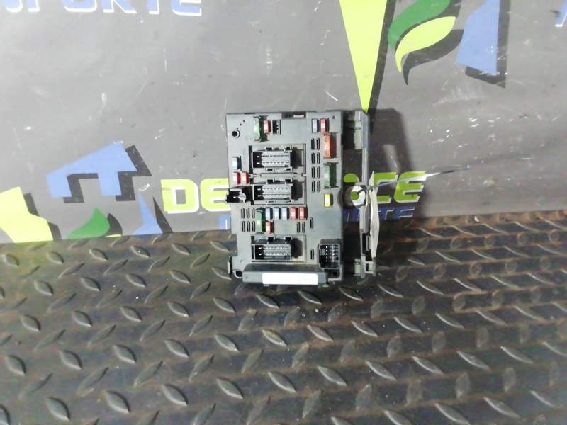 CAJA RELES / FUSIBLES 9650663980 B4 