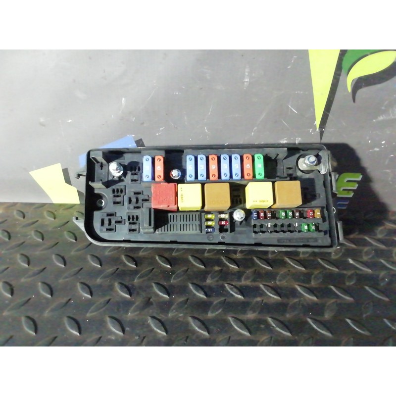 Recambio de caja reles / fusibles para opel vectra c berlina 2.0 dti referencia OEM IAM 13170900 519065106 