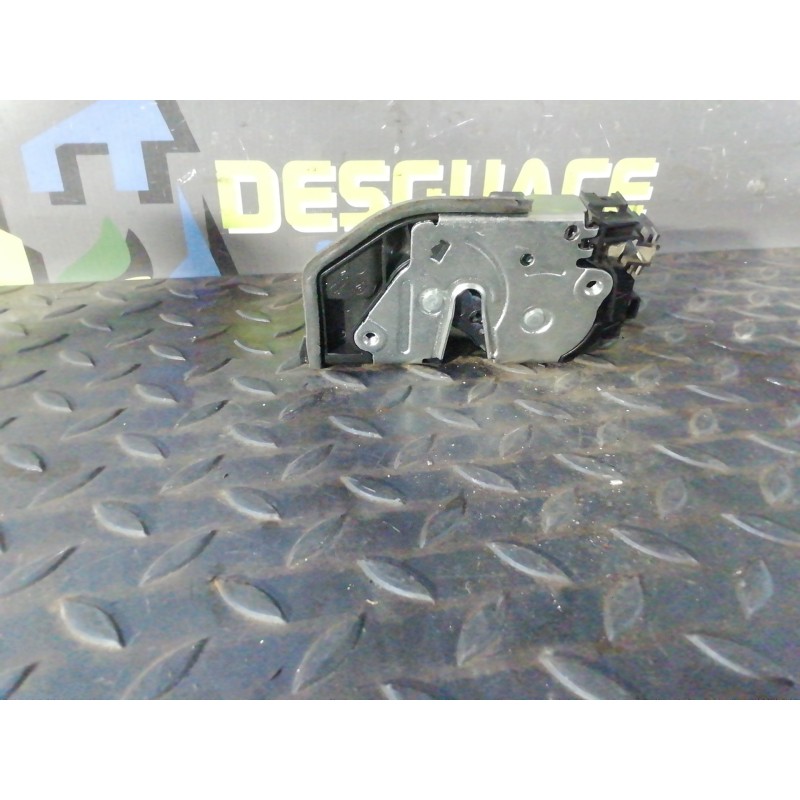 Recambio de cerradura puerta delantera derecha para bmw serie 3 berlina (e90) 320d referencia OEM IAM 7202146 A053702 
