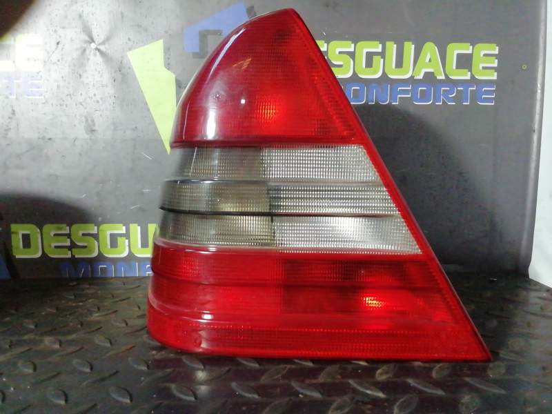 PILOTO TRASERO IZQUIERDO 2028200964 