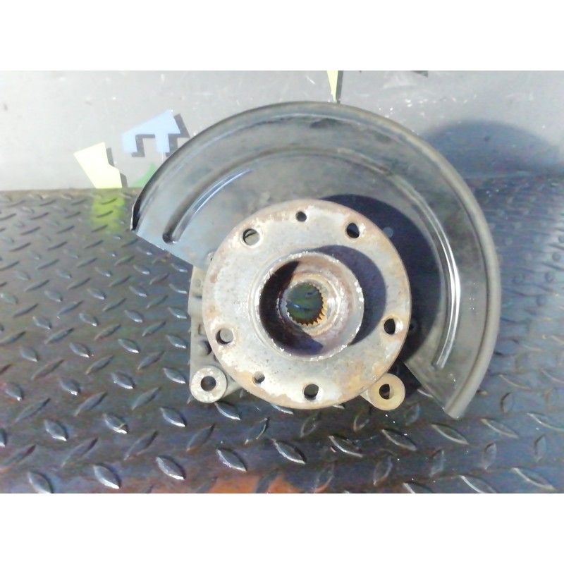 Recambio de mangueta delantera derecha para dacia duster laureate 4x4 referencia OEM IAM 8200881827  