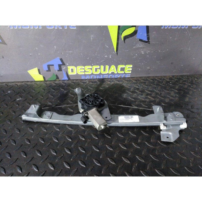 Recambio de elevalunas delantero derecho para dacia duster laureate 4x4 referencia OEM IAM 82007338280  
