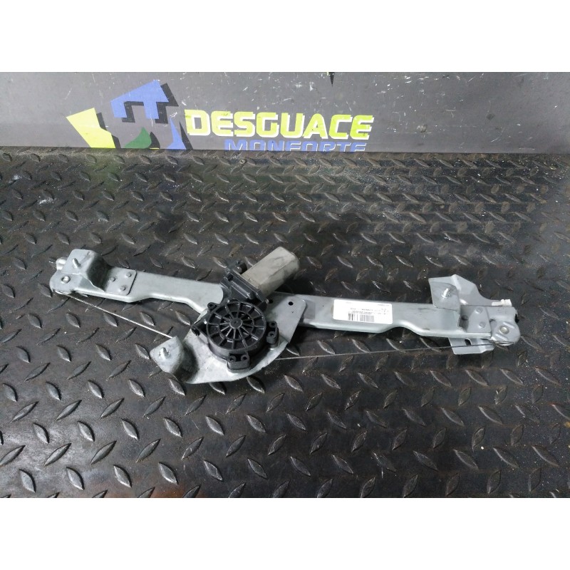 Recambio de elevalunas delantero izquierdo para dacia duster laureate 4x4 referencia OEM IAM 82007338290  