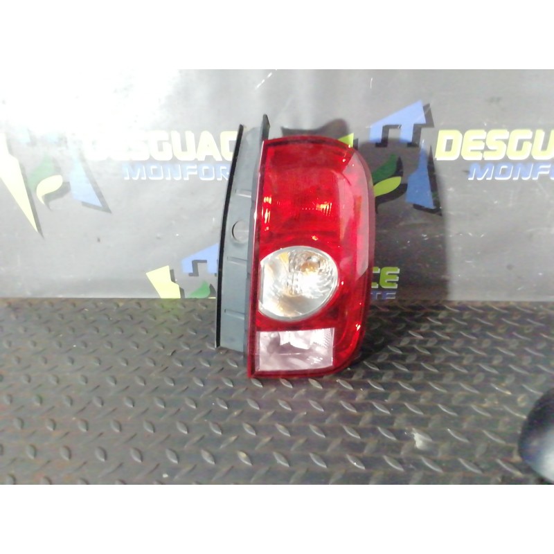 Recambio de piloto trasero derecho para dacia duster laureate 4x4 referencia OEM IAM 265500033R  