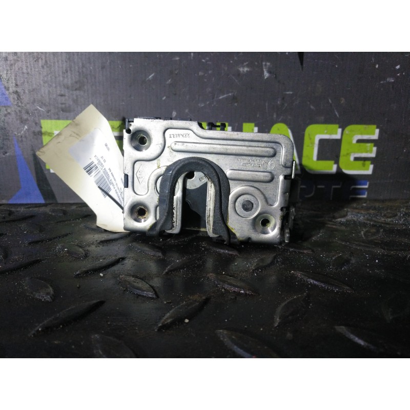 Recambio de cerradura puerta trasera izquierda para dacia duster laureate 4x4 referencia OEM IAM 825030283R  