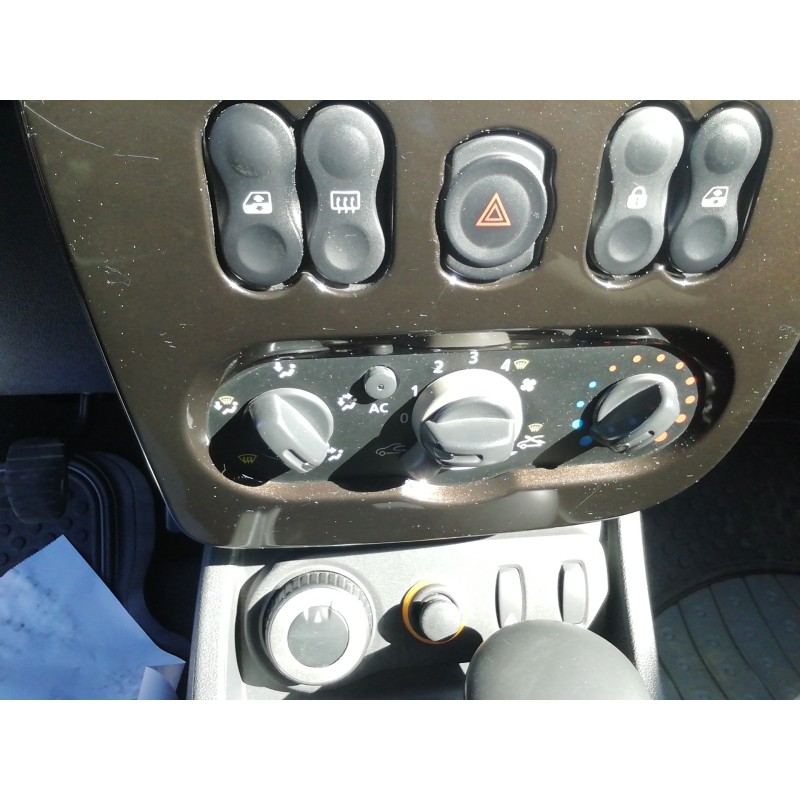 Recambio de mando calefaccion / aire acondicionado para dacia duster laureate 4x4 referencia OEM IAM N106278B T1001639U 