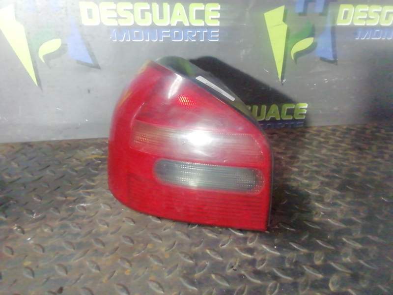 PILOTO TRASERO IZQUIERDO 8L0945257 