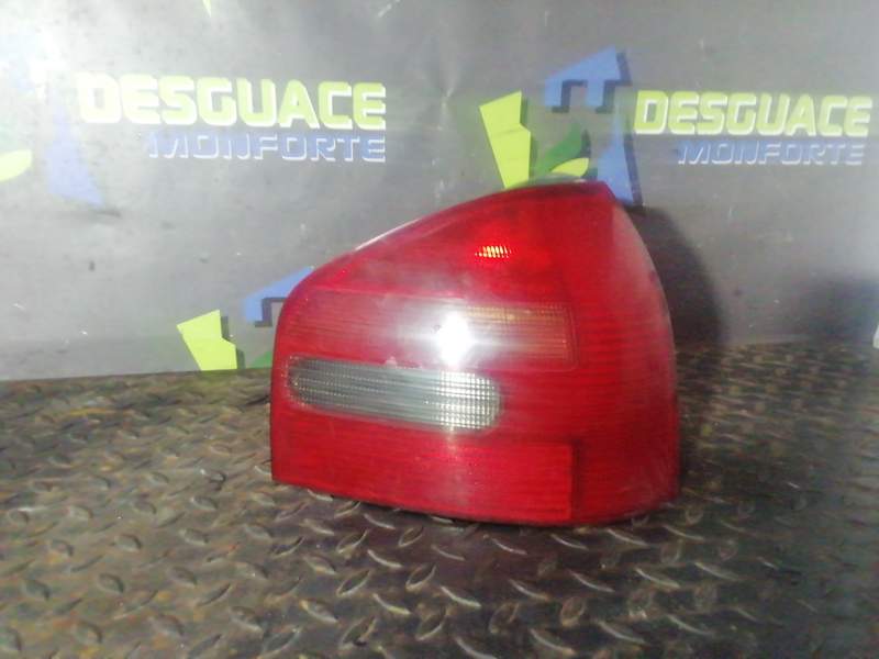 PILOTO TRASERO DERECHO 8L045257 
