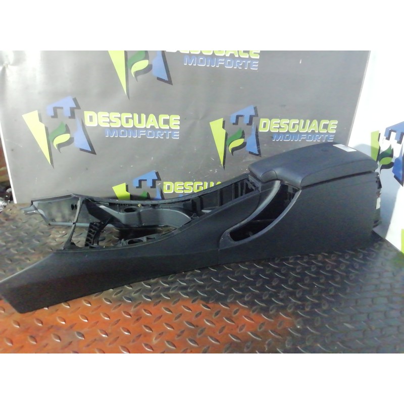 Recambio de apoyabrazos central para bmw serie 3 berlina (e90) 320d referencia OEM IAM 51167075357  