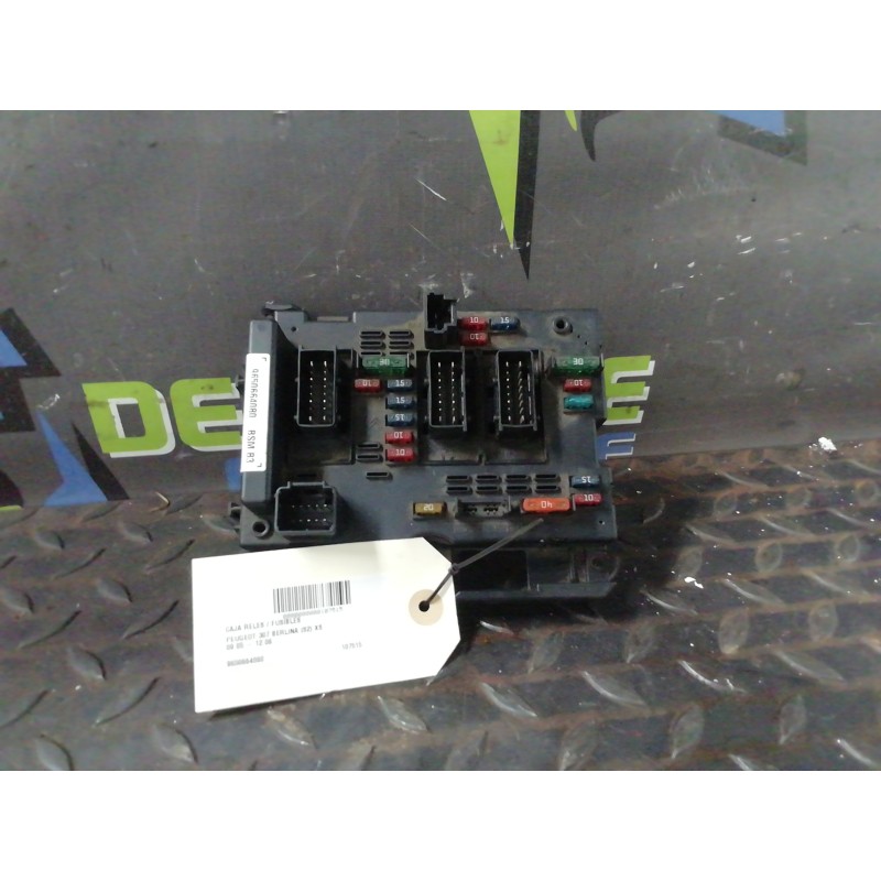 Recambio de caja reles / fusibles para peugeot 307 berlina (s2) xs referencia OEM IAM 9650664080 B3 