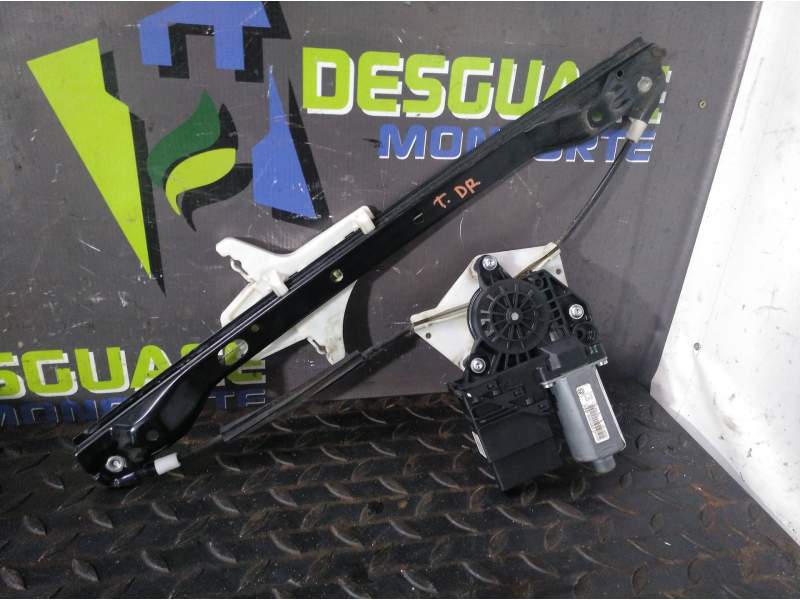ELEVALUNAS TRASERO DERECHO 5M0839402A 0130821430 