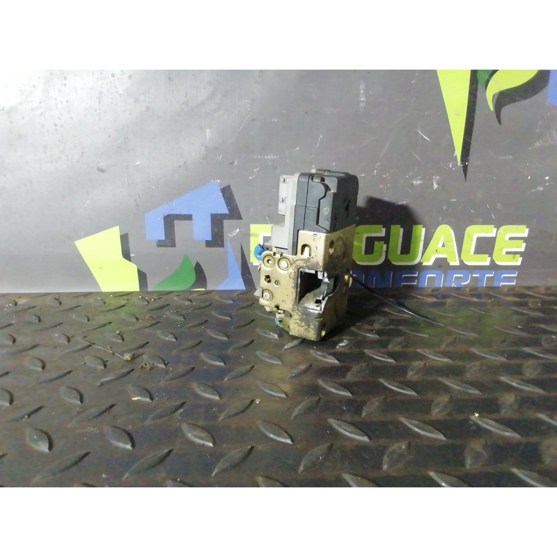 Recambio de cerradura puerta delantera derecha para citroën berlingo 1.9 d sx familiar referencia OEM IAM 9136P7  