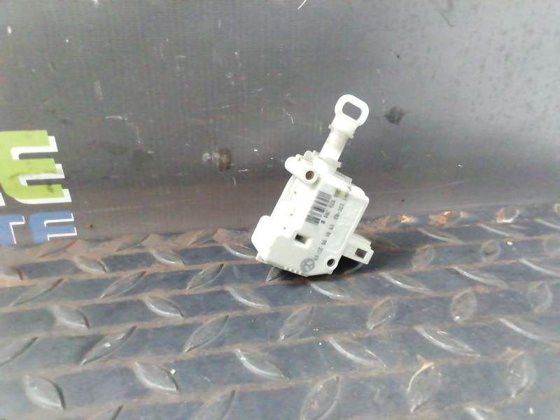 MOTOR CIERRE CENTRALIZADO PORTON 3B0959781B 