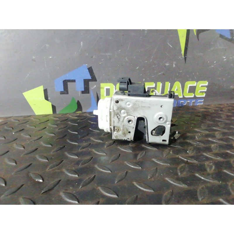 Recambio de cerradura puerta delantera derecha para audi a4 berlina (b5) 1.9 tdi quattro referencia OEM IAM 8D1837016E  