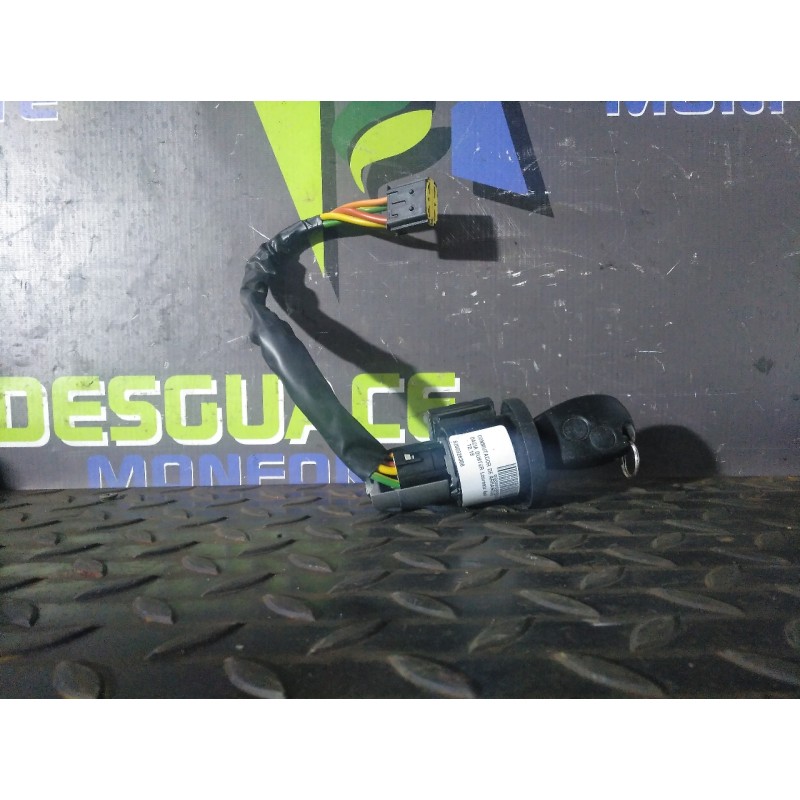 Recambio de conmutador de arranque para dacia duster laureate 4x4 referencia OEM IAM 8200826300  