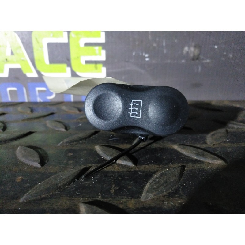 Recambio de interruptor para dacia duster laureate 4x4 referencia OEM IAM E2311115  