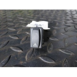 Recambio de interruptor para dacia duster laureate 4x4 referencia OEM IAM 107843B  