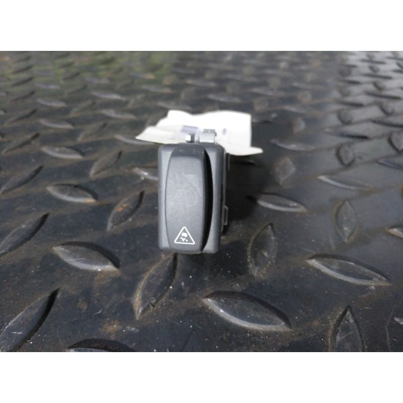 Recambio de interruptor para dacia duster laureate 4x4 referencia OEM IAM 107843B  