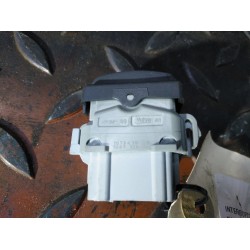 Recambio de interruptor para dacia duster laureate 4x4 referencia OEM IAM 107843B  