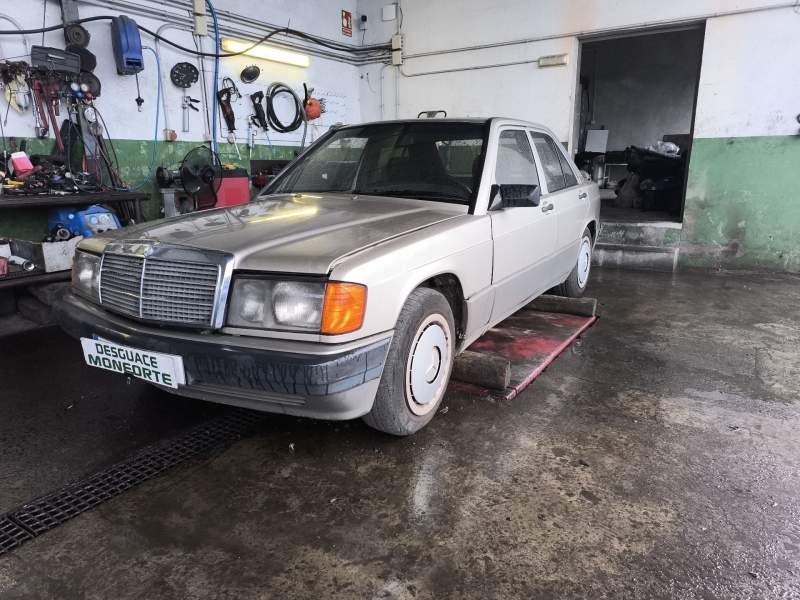 MERCEDES-BENZ 190 (W201)