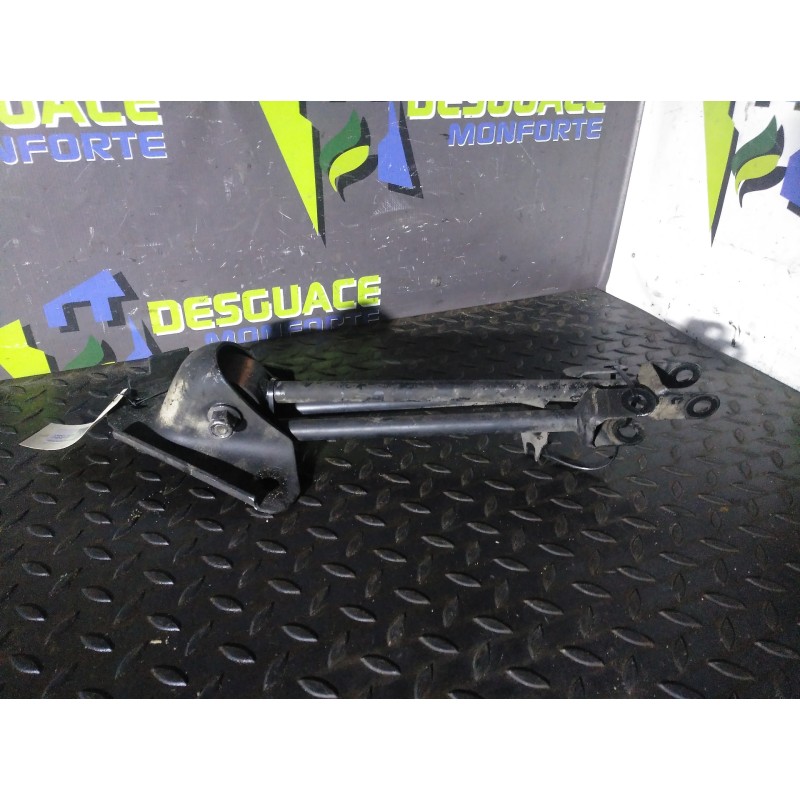 Recambio de tirante trasero derecho para dacia duster laureate 4x4 referencia OEM IAM 8200839124 8200839119 8200841004