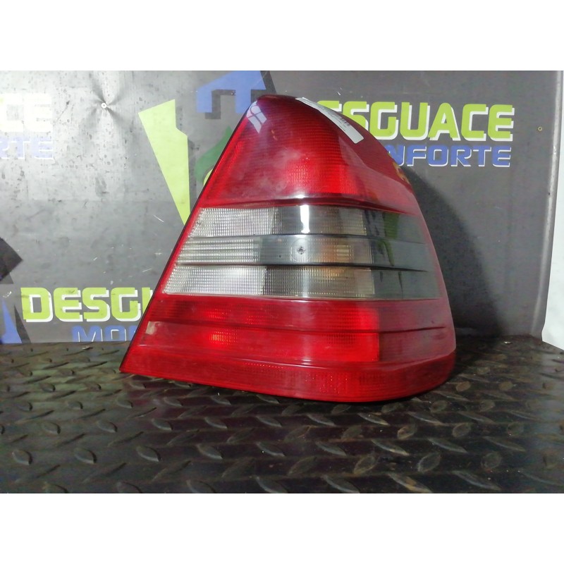 Recambio de piloto trasero derecho para mercedes-benz clase c (w202) berlina 180 (202.018) referencia OEM IAM 2028201264  