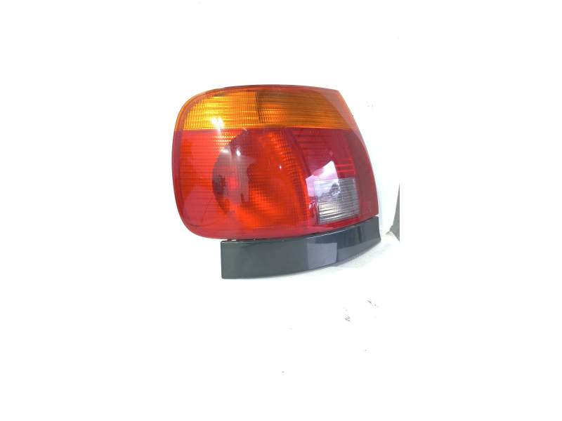 PILOTO TRASERO IZQUIERDO 121495 / 8D0945095A 
